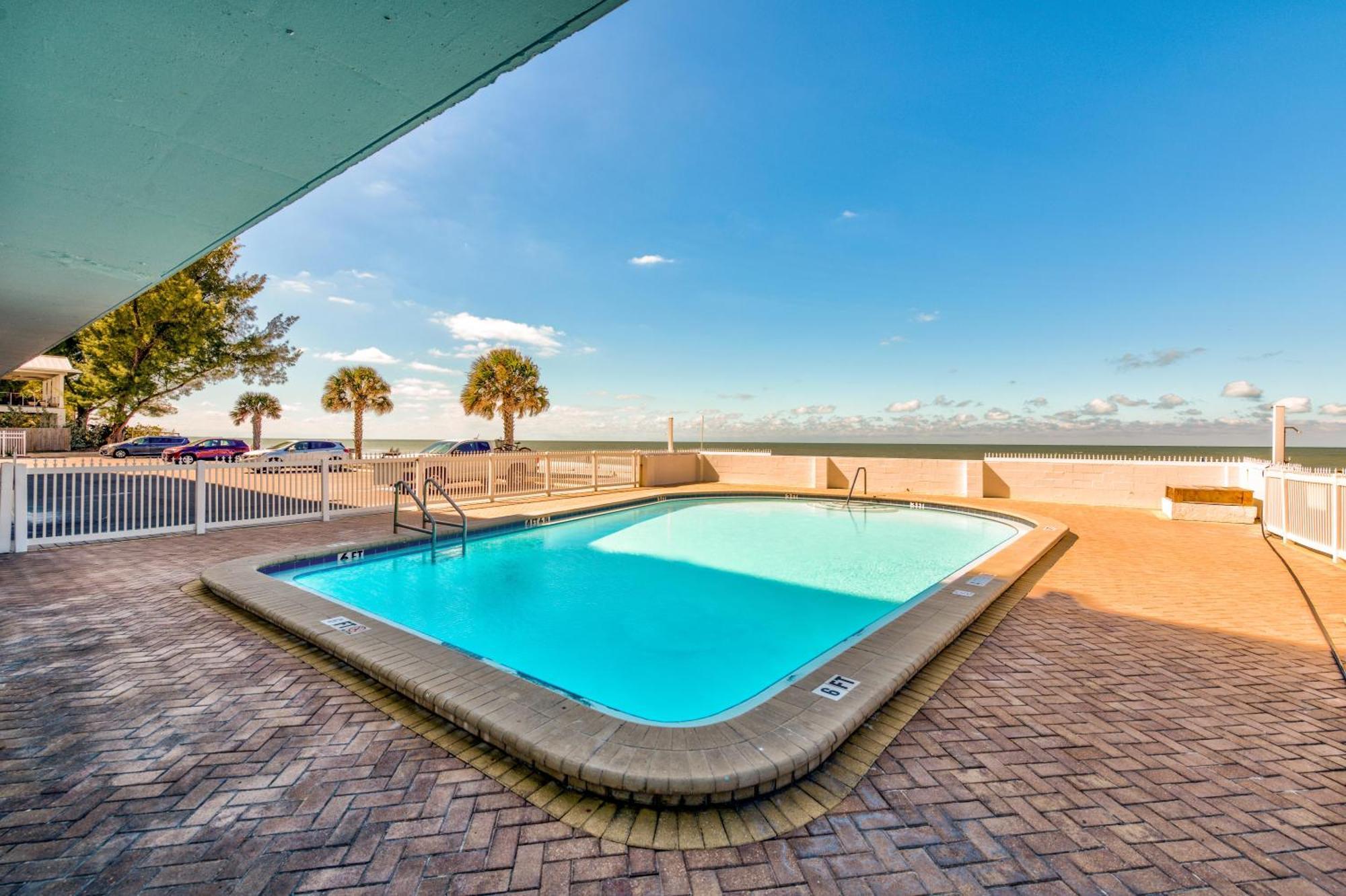 Sunset Chateau 409 St. Pete Beach Esterno foto
